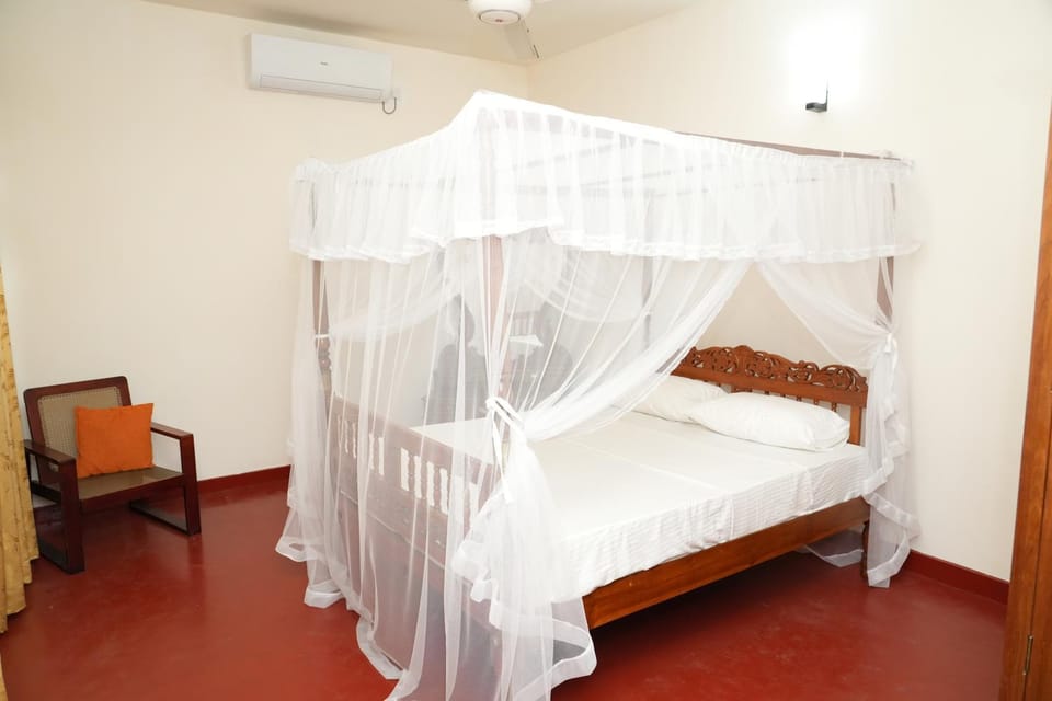 Bed, Photo of the whole room, Bedroom, air conditioner