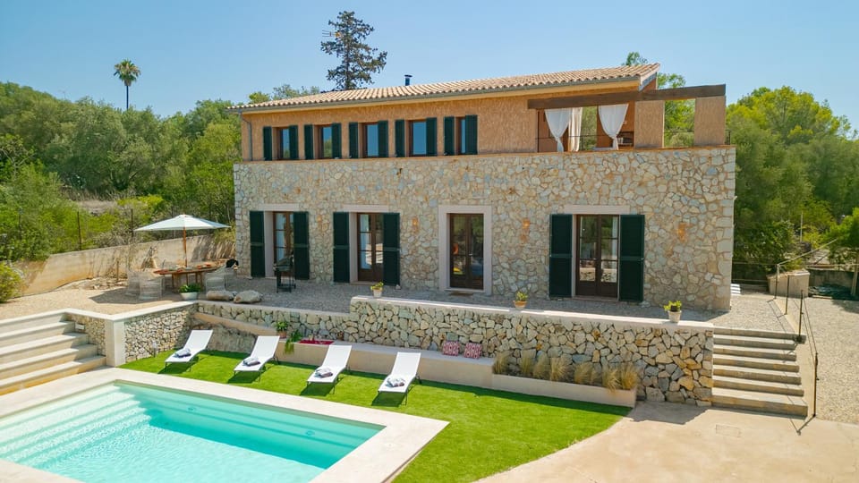 Property building, Facade/entrance, Day, Bird's eye view, Summer, Garden, Garden view, Pool view, Swimming pool, Swimming pool, sunbed