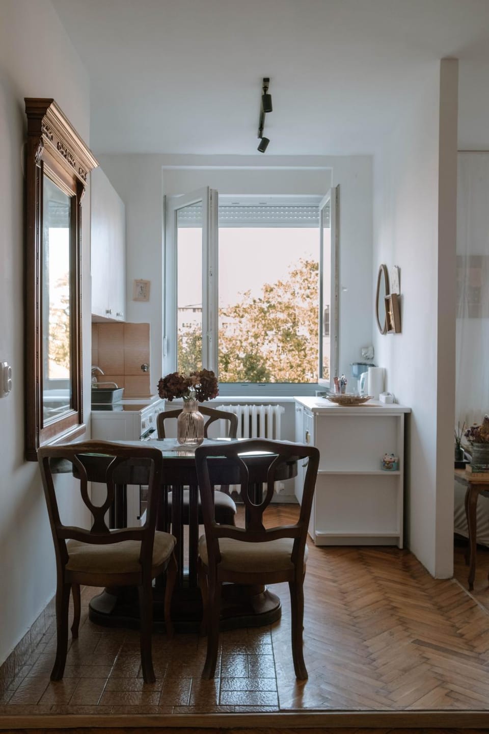Dining area, kitchen