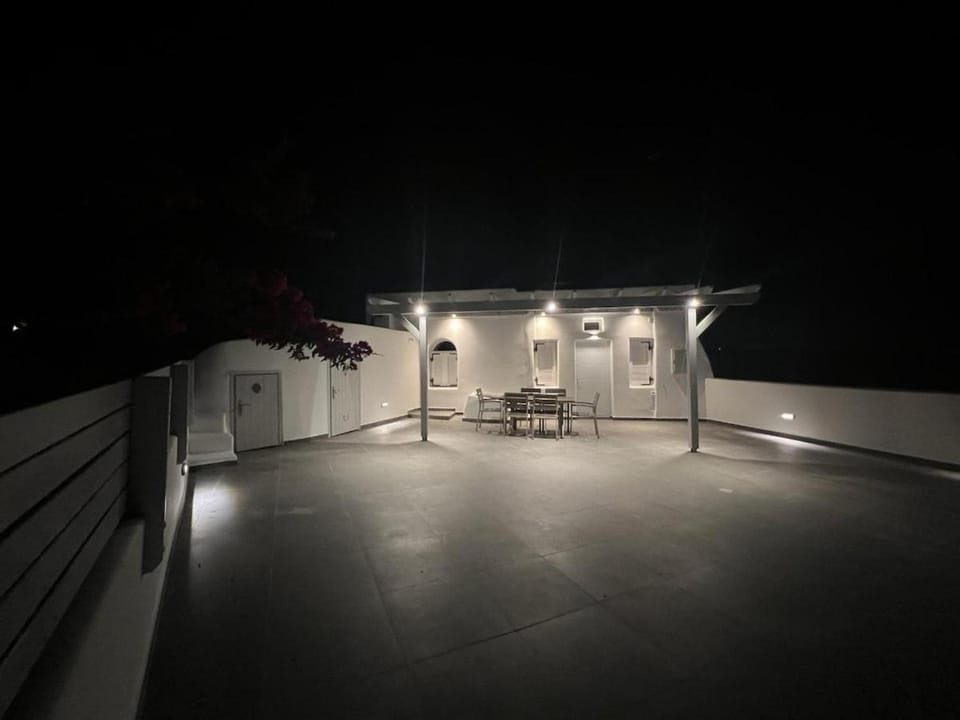 New Villa Sostis & Private Hot Tub Villa in Mesaria