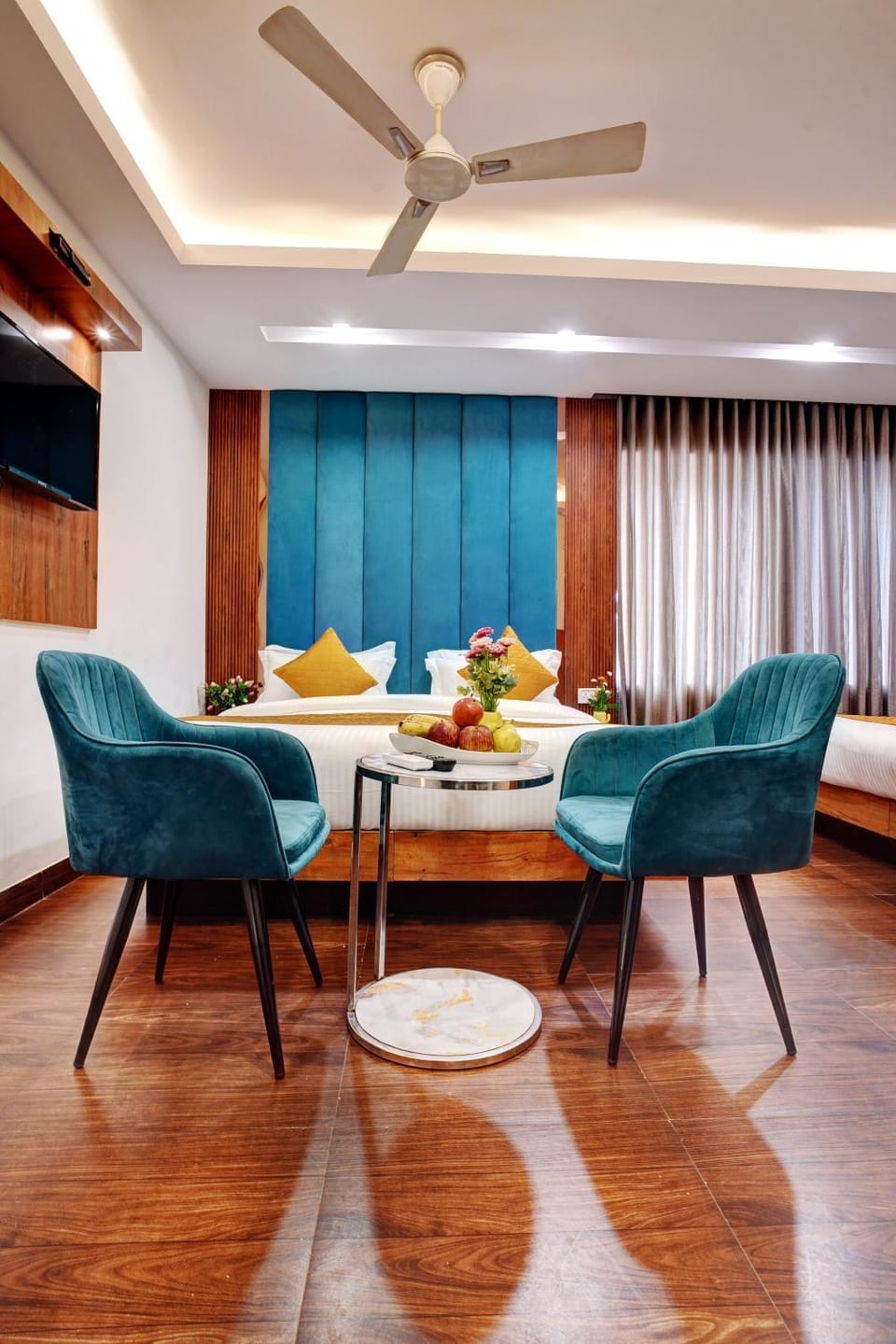 Bed, TV and multimedia, Coffee/tea facilities, View (from property/room), Photo of the whole room, Seating area, Bedroom, Landmark view, Street view, Breakfast, Family, Quiet street view, soundproof, towels, air conditioner