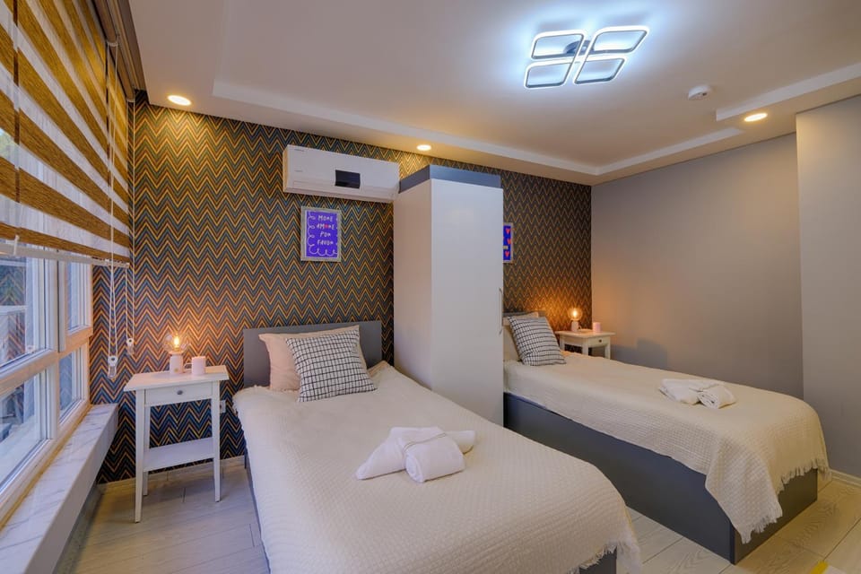 Bed, Photo of the whole room, Bedroom, towels, air conditioner