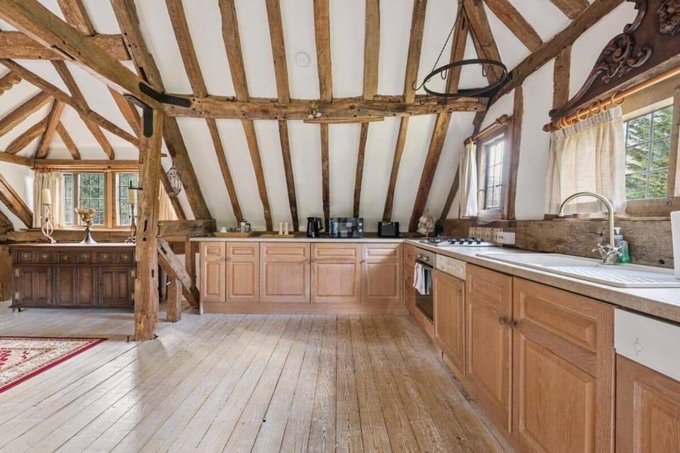 2-Bed Barn Escape, Private Drive and Gardens - By Tempstay House in England