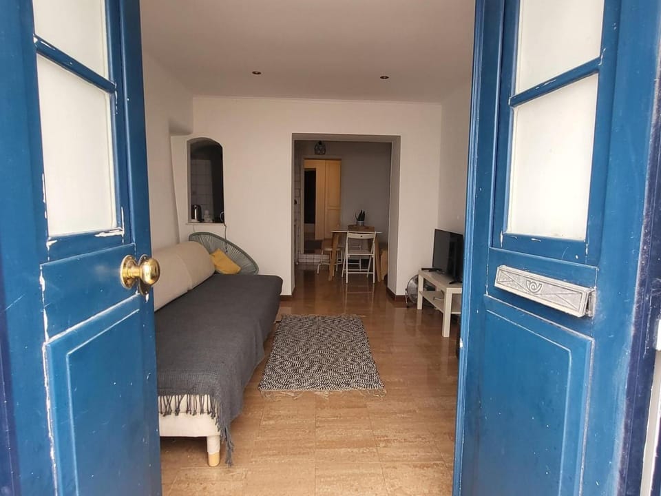 Cozy 2BR w/ Patio & Private Entry – Santos | By Airnest Apartment in Lisbon
