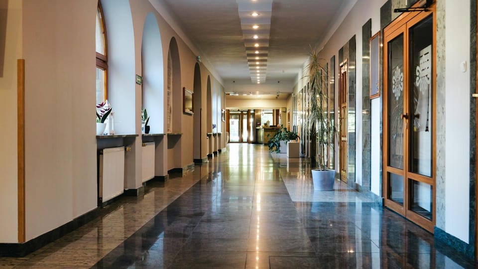 Property building, Summer, Lobby or reception, Seating area, Autumn