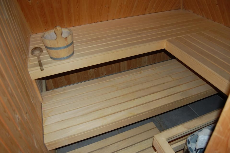 Beach Villa Royale Classic with Sauna - 10 persons Villa in Friesland, Netherlands