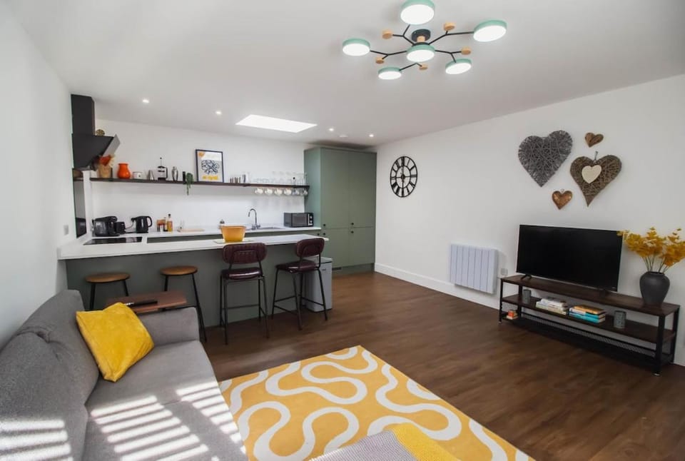 TV and multimedia, Kitchen or kitchenette, Living room, Seating area, Dining area, internet, oven, pet friendly, stove