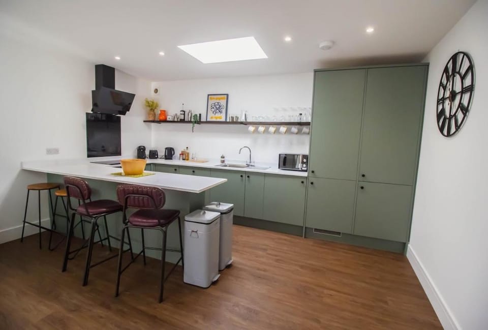 Coffee/tea facilities, Kitchen or kitchenette, Dining area, internet, oven, pet friendly, stove