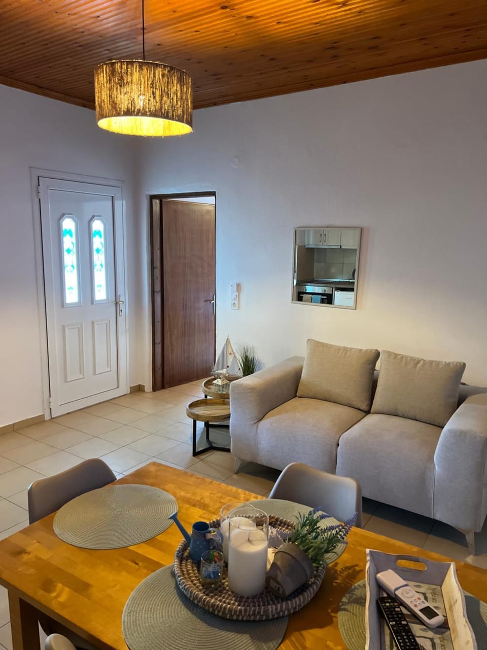 Coffee/tea facilities, Living room, Seating area, Dining area