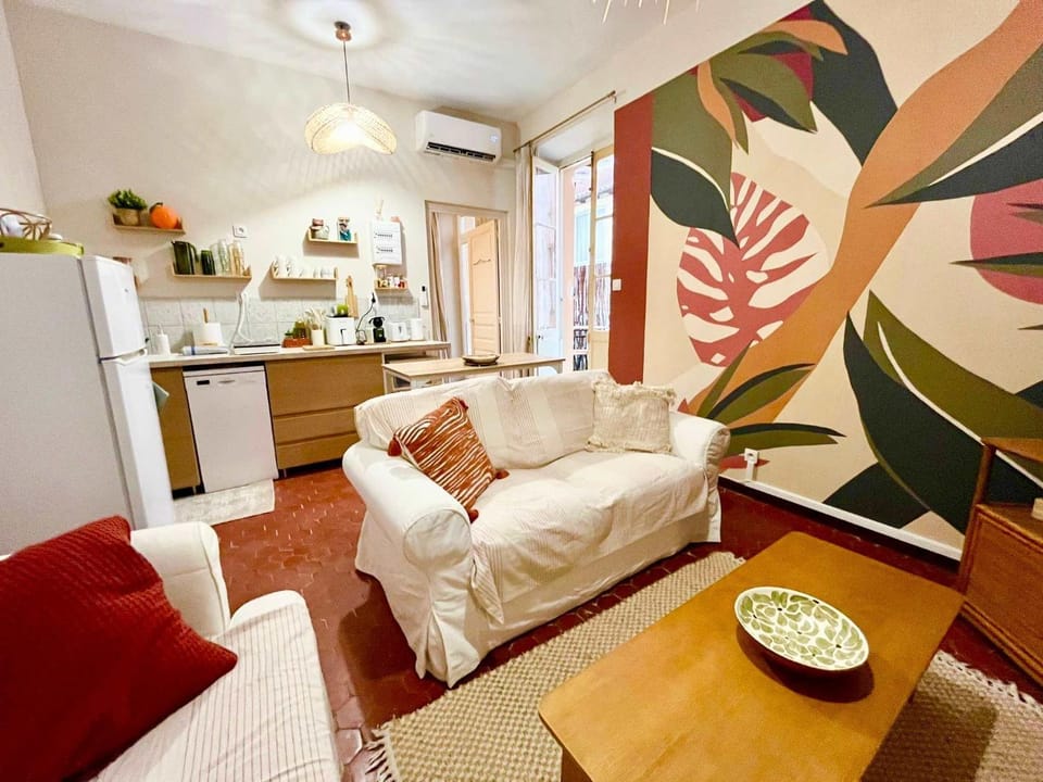 Kitchen or kitchenette, Living room, Seating area, Dining area, air conditioner