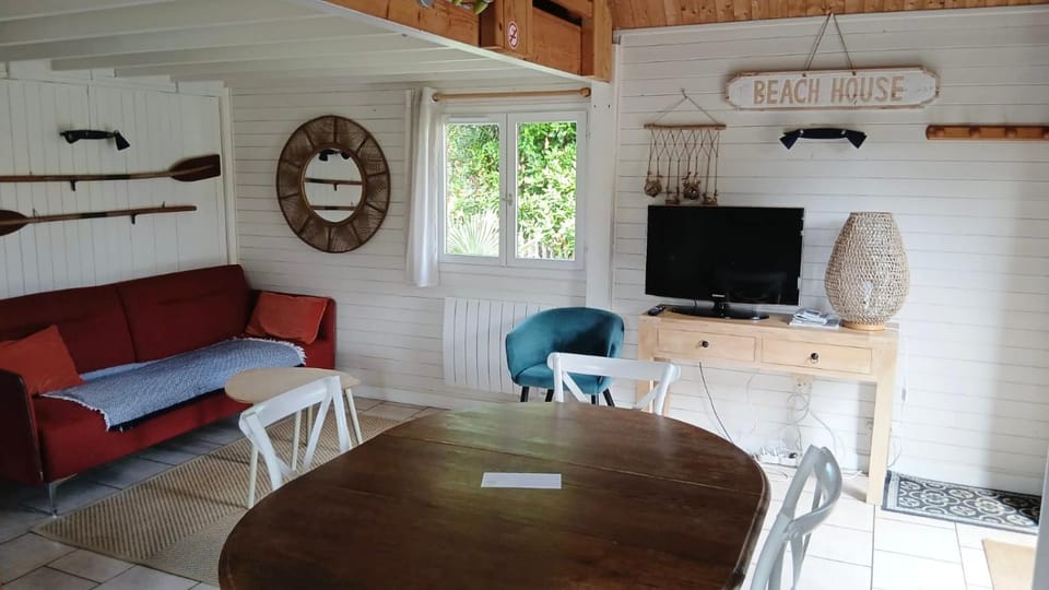 Communal lounge/ TV room, TV and multimedia, Kitchen or kitchenette, Living room, Seating area, Dining area