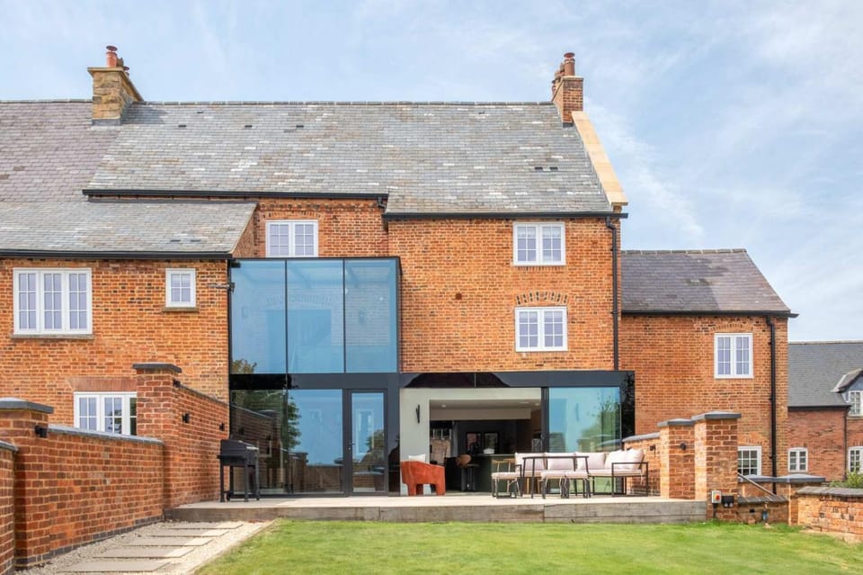 Property building, Day, Garden, Garden view