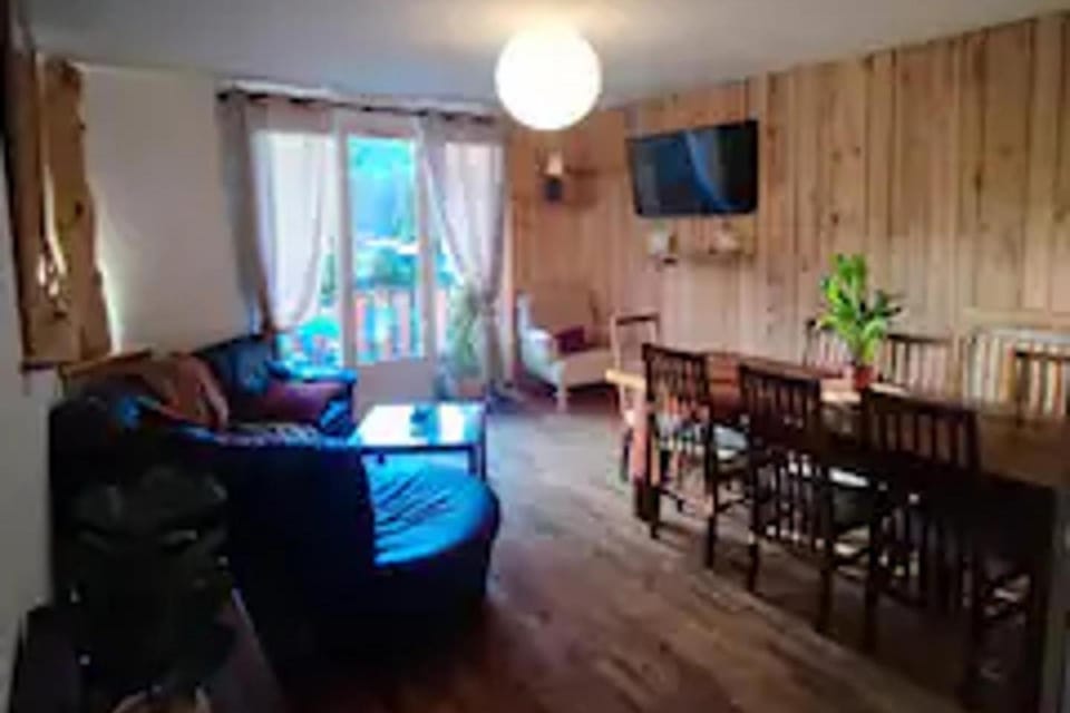 Cozy Mountain View 3-bedroom Pyrenees Apartment Apartment in Occitanie