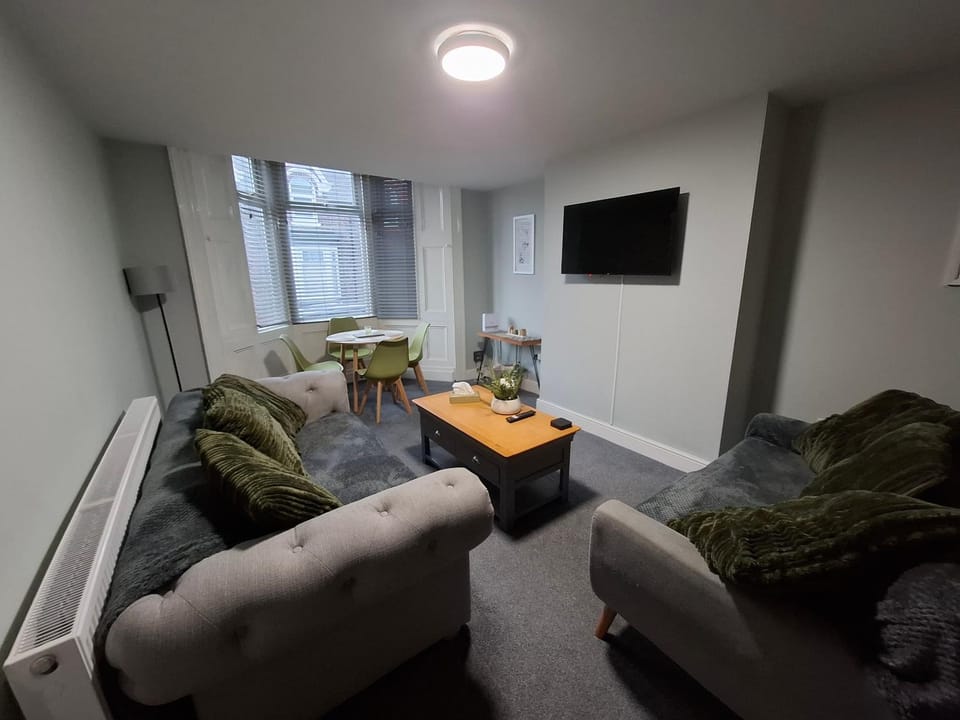 TV and multimedia, Living room, Seating area