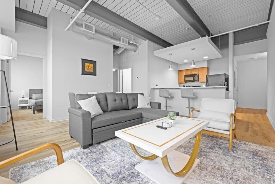 TV and multimedia, Kitchen or kitchenette, Living room, Seating area, Dining area