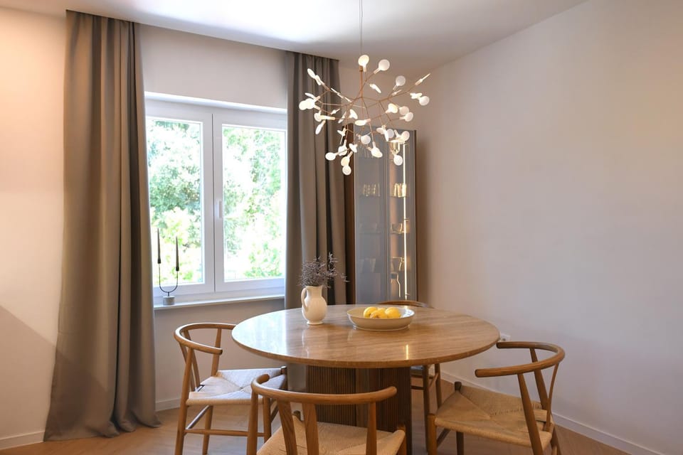 Seating area, Dining area