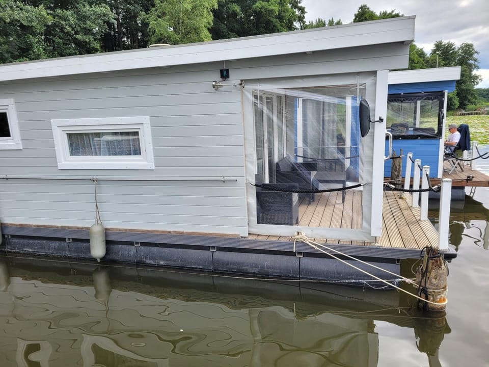 Hausboot Bella Vista am Müritznationalpark FESTANLIEGEND House in Rechlin