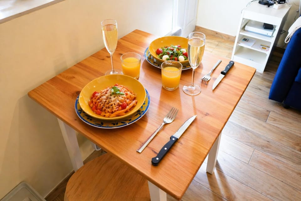Seating area, Dining area