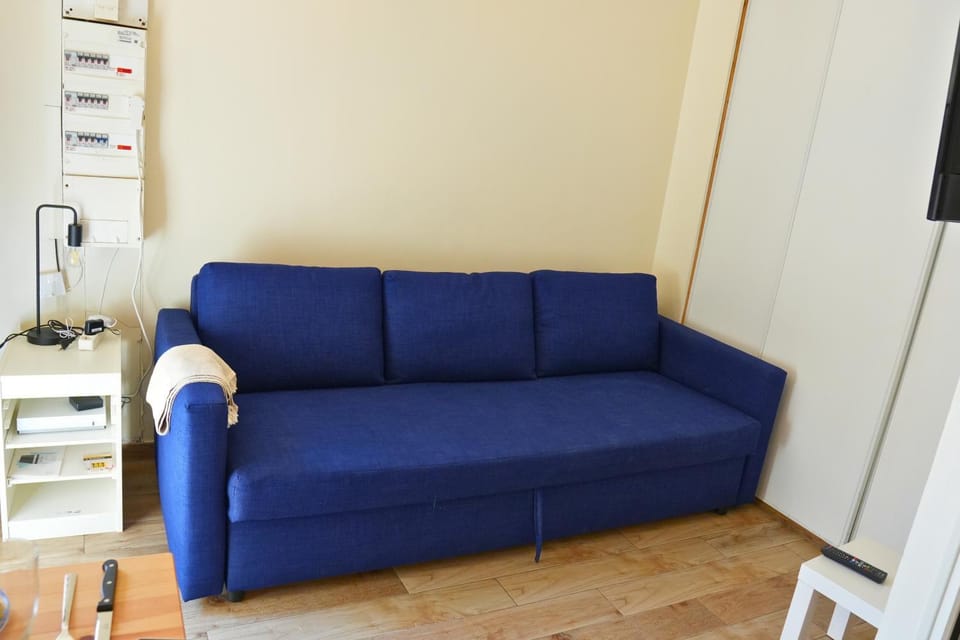 Bed, Living room
