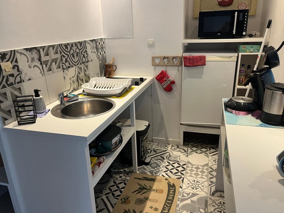 Kitchen or kitchenette, stove