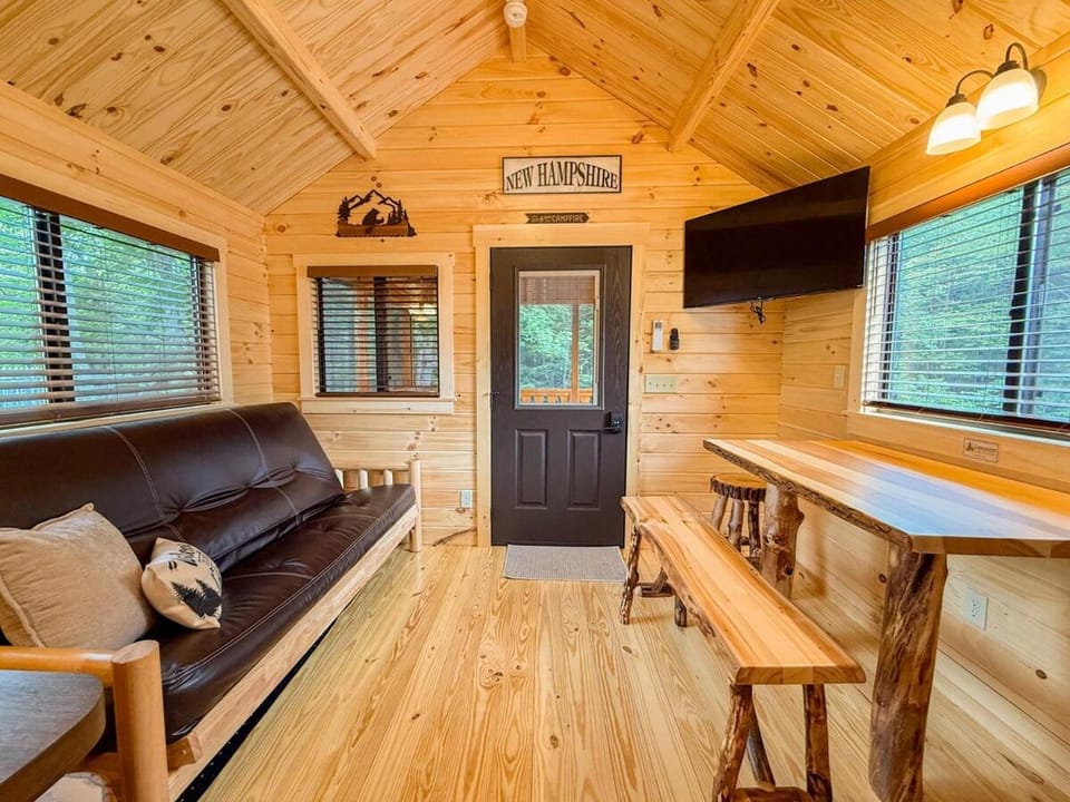 SaunaHaus - Log Cabin plus Private Sauna by the Brook Cabin in Woodstock