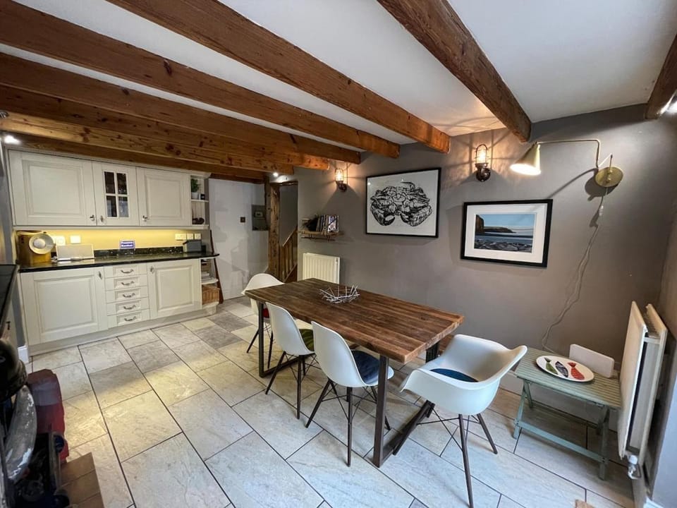 Cliff Crest Cottage House in High Street