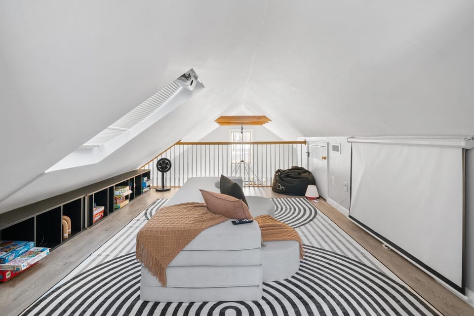 Duplex Rooftop at MIT Kendall Sq - 2 FREE Parking Apartment in Cambridge