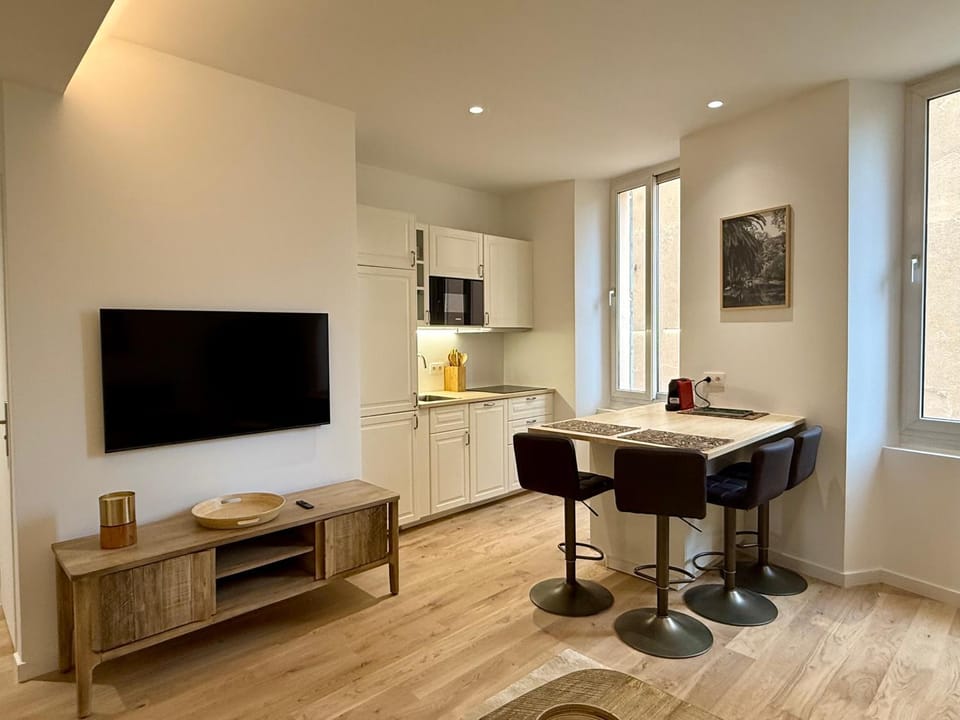 TV and multimedia, Kitchen or kitchenette, Dining area