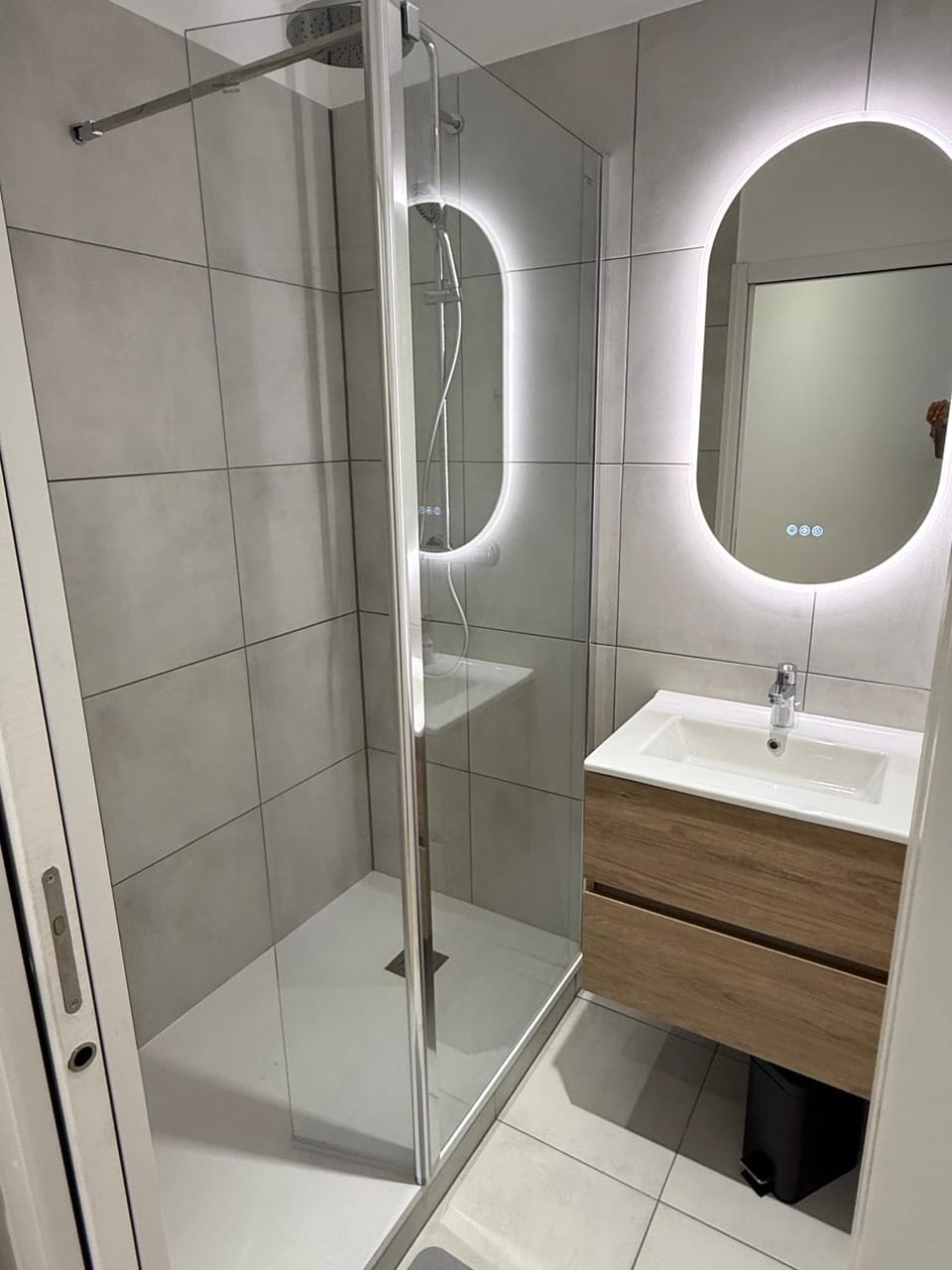 Shower, Bathroom, towels