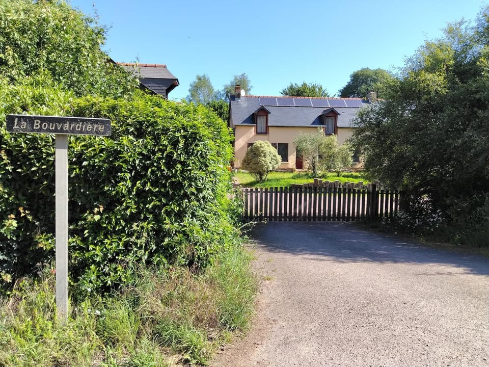 La Bouvardière, gîte au calme, en pleine campagne, tout près de Rennes House in Brittany