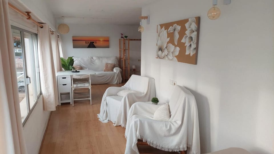Living room, Photo of the whole room