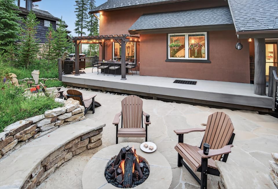 Seating area, Dining area, fireplace