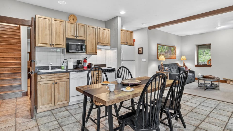 Seating area, Dining area, microwave, stove