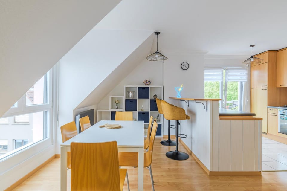 Dining area, kitchen