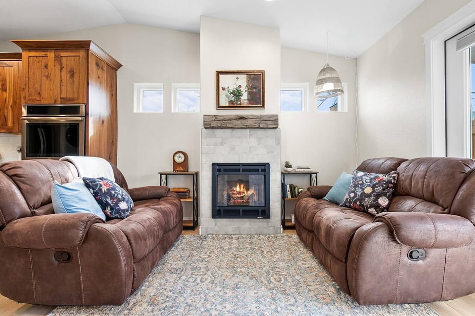 Living room, Photo of the whole room, Seating area