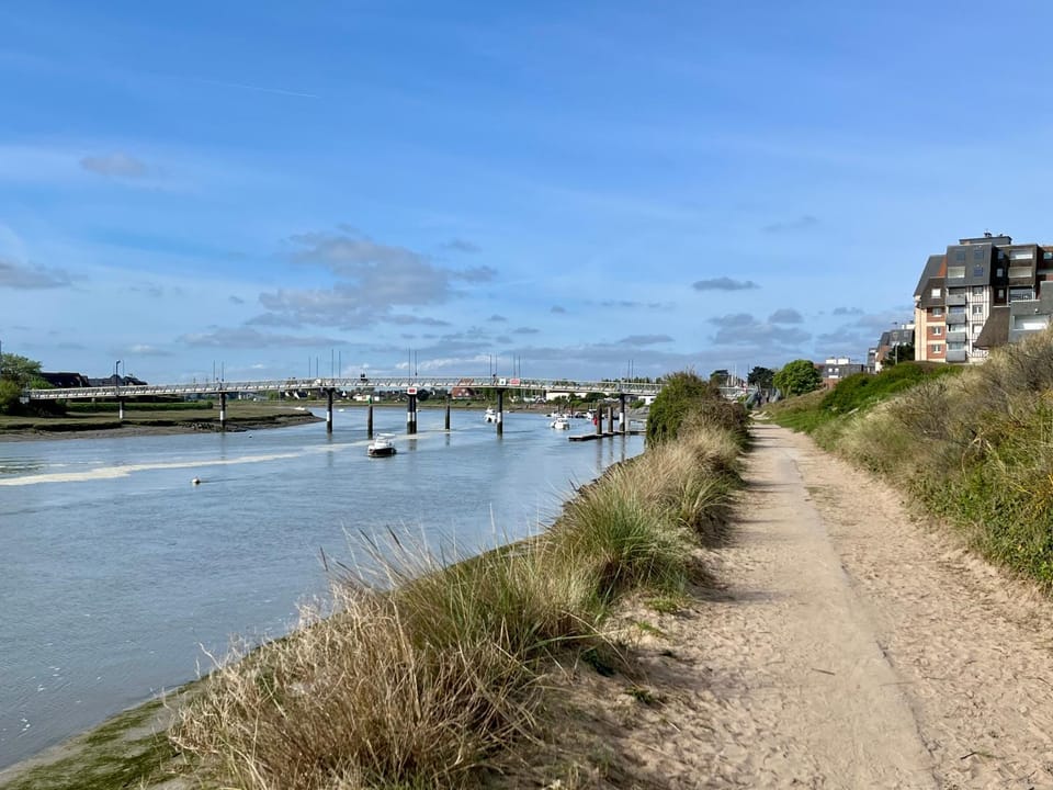 Petite maison plage et port de plaisance à pied House in Cabourg