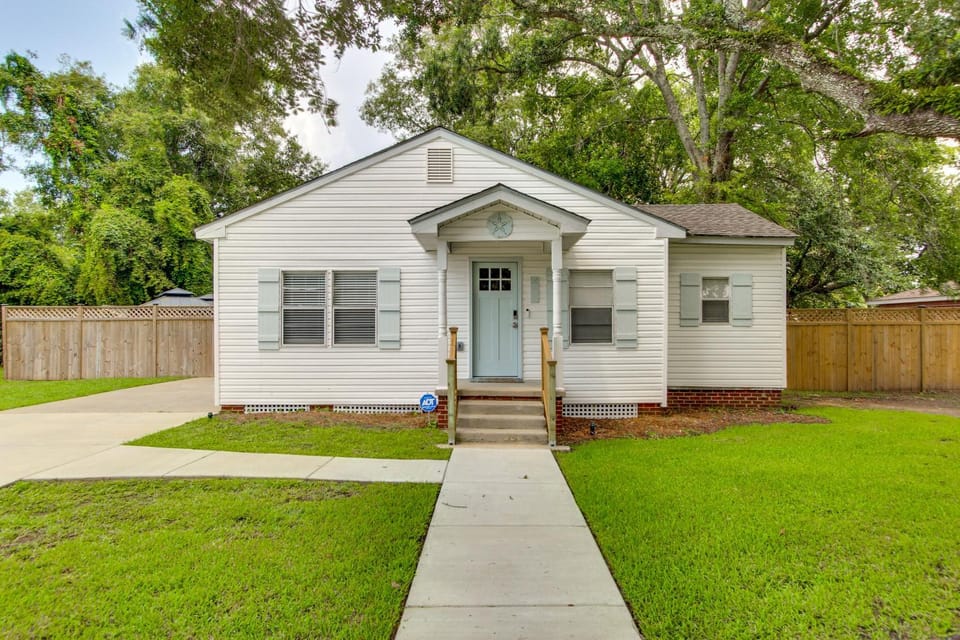 Hot Tub & Private Backyard! Gulfport Group Getaway House in Gulfport