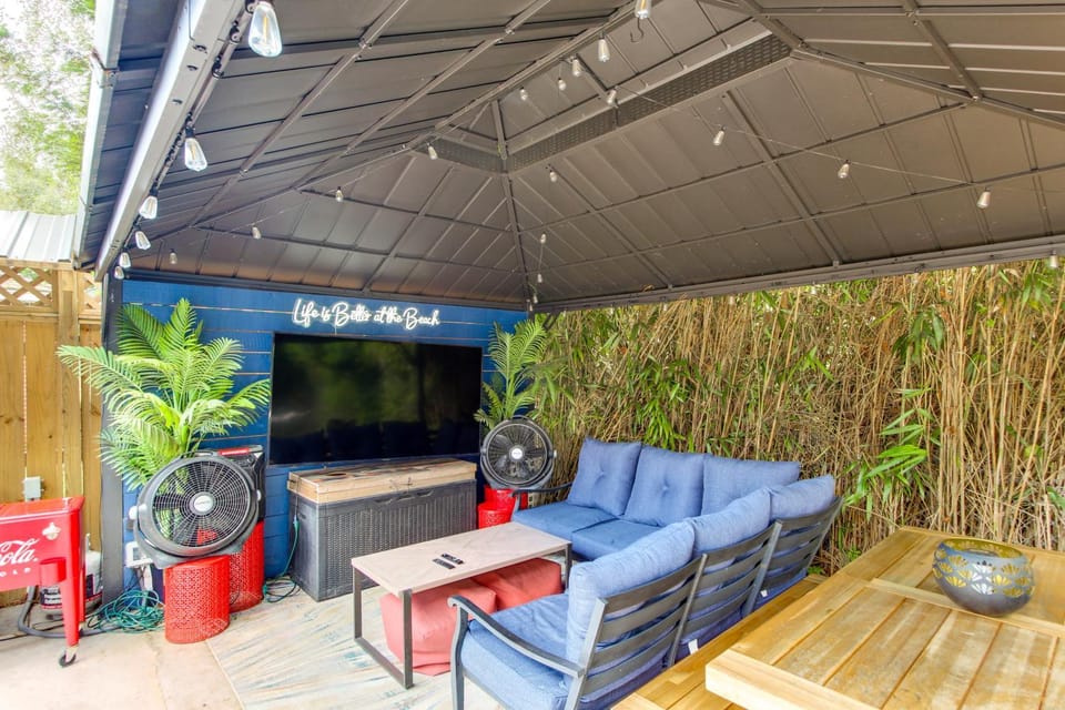 Hot Tub & Private Backyard! Gulfport Group Getaway House in Gulfport