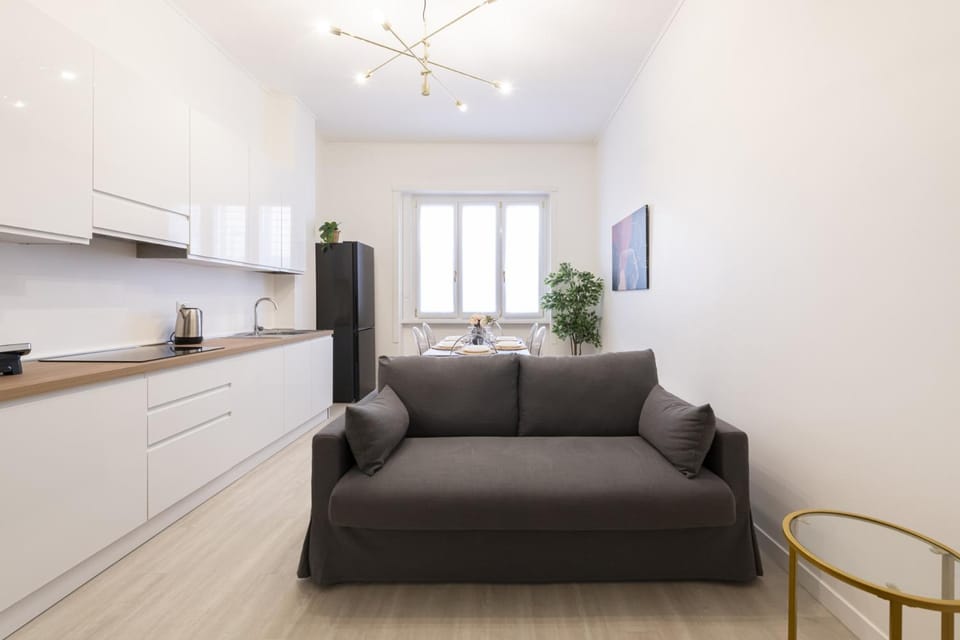 TV and multimedia, Kitchen or kitchenette, Living room, Seating area, Dining area