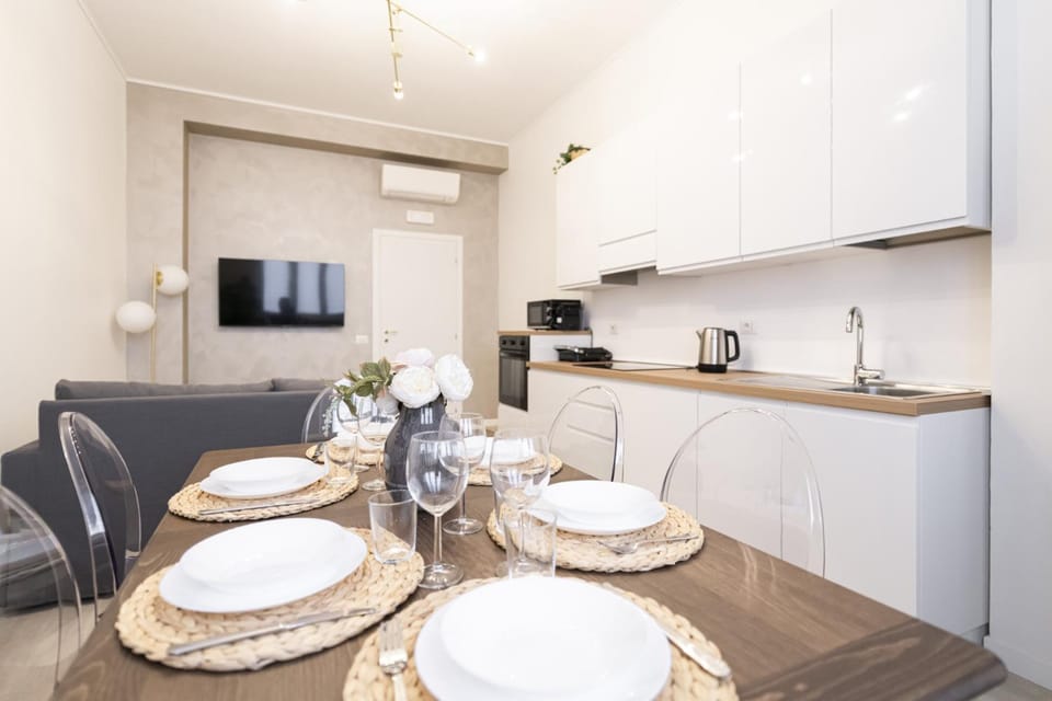TV and multimedia, Coffee/tea facilities, Kitchen or kitchenette, Living room, Seating area, Dining area, oven, stove