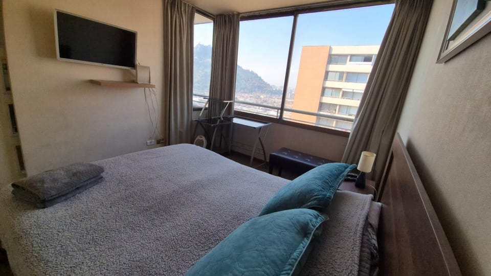 Communal lounge/ TV room, Bed, Natural landscape, TV and multimedia, Photo of the whole room, Mountain view