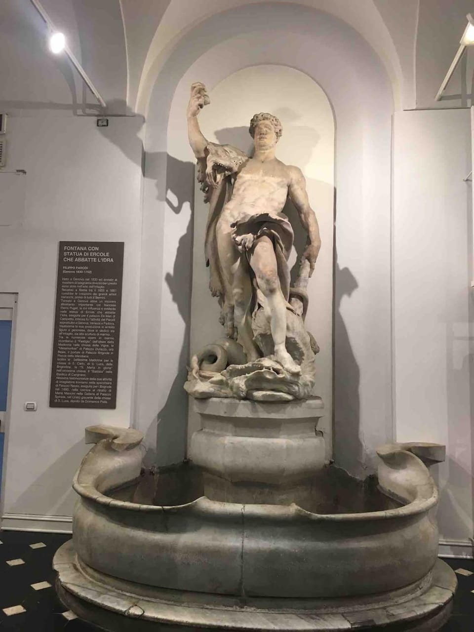 Stunning flat in medieval tower-aquarium, old town town, 7 floor beautiful view Apartment in Genoa