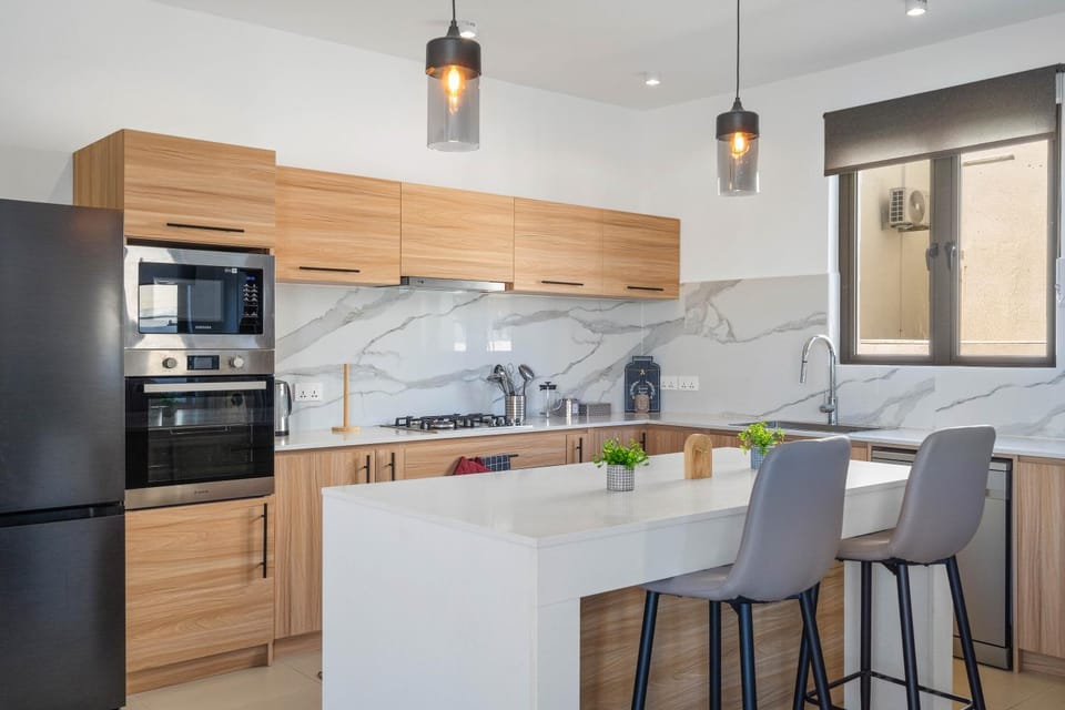 Kitchen or kitchenette, Dining area, oven, stove