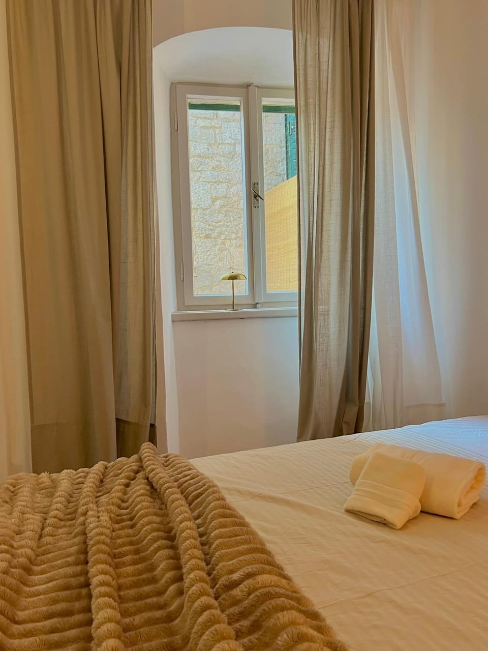 Bed, Photo of the whole room, Bedroom, towels