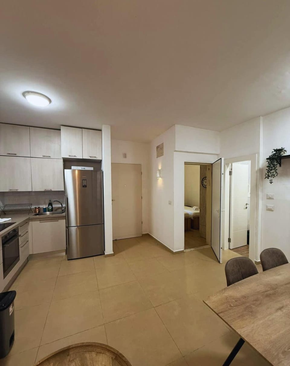 Cozy & Modern One Bedroom Adjacent To Betzalel & Sacher Park Apartment in Jerusalem