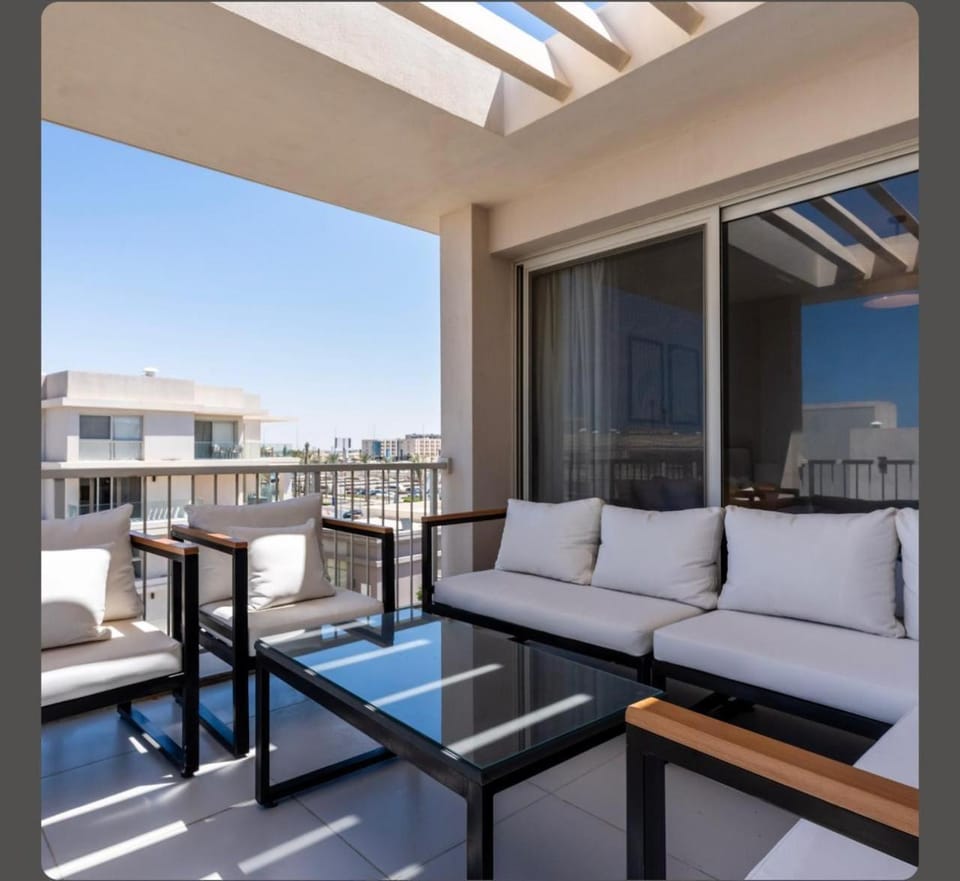 View (from property/room), Balcony/Terrace, Seating area