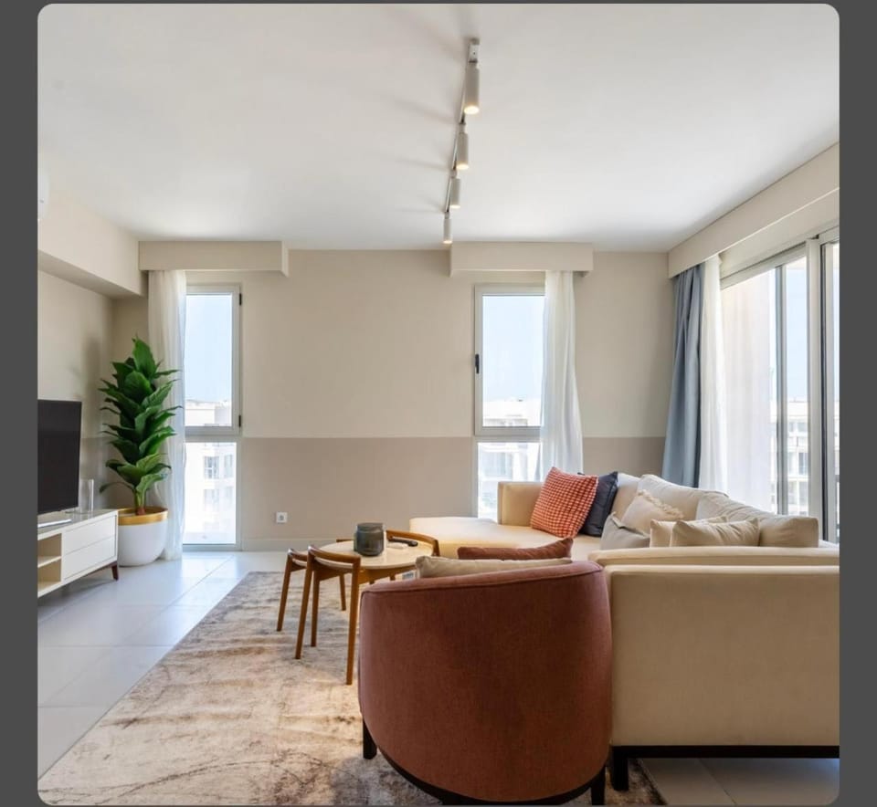 TV and multimedia, Living room, Seating area, Evening entertainment