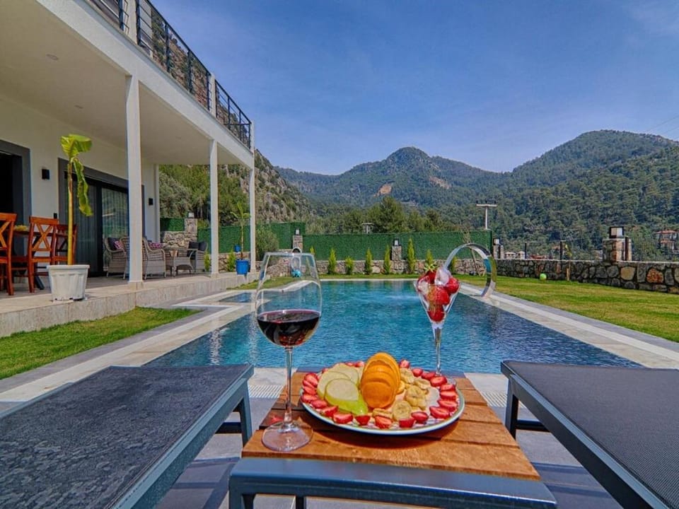Property building, Patio, Day, Natural landscape, Dining area, Mountain view, Pool view, Swimming pool, sunbed