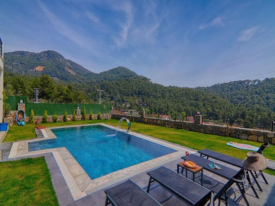 Patio, Day, Natural landscape, Mountain view, Pool view, Swimming pool, Swimming pool, sunbed