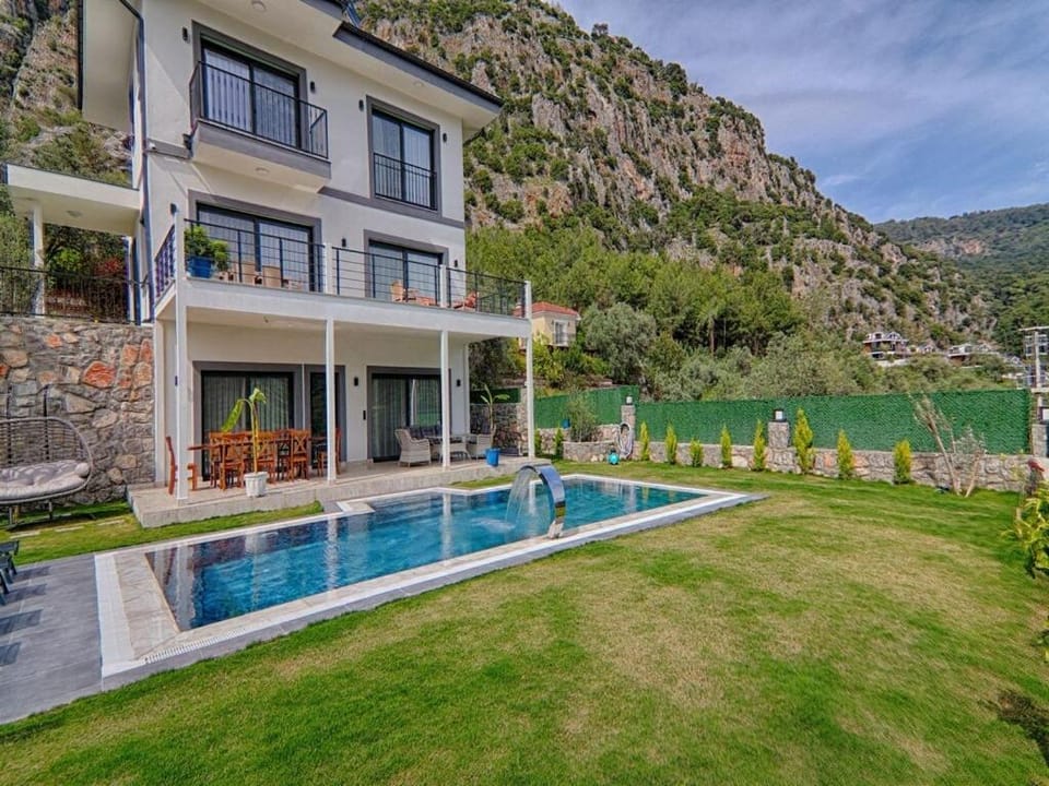 Property building, Day, Natural landscape, Garden, Garden view, Mountain view, Pool view, Swimming pool, sunbed